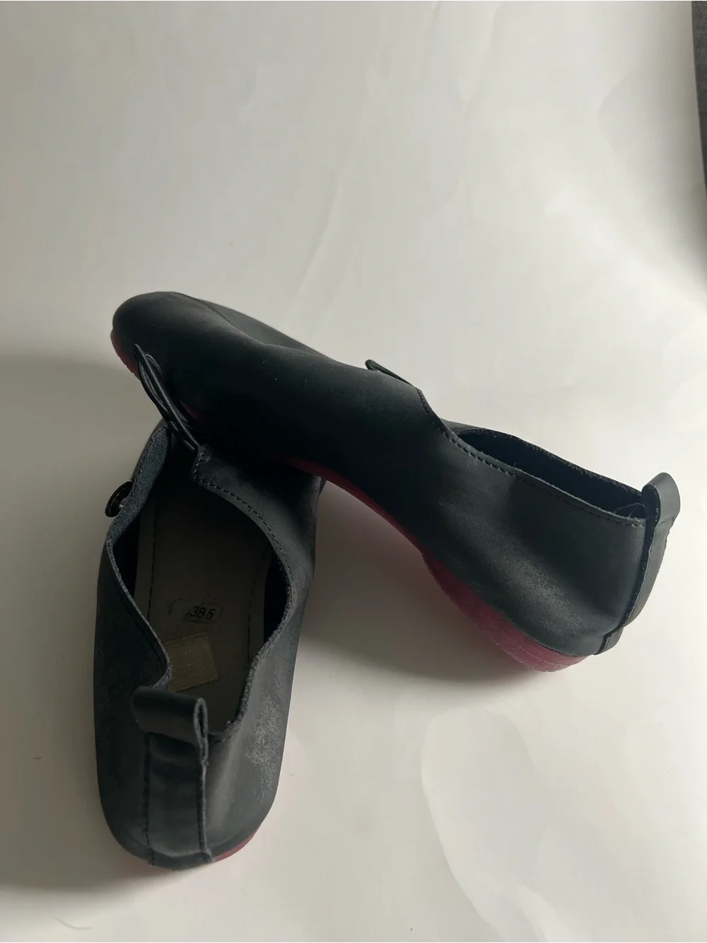 Women’s trendy faux leather button strap flats Size 39 (runs small like Size 8)